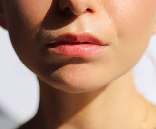 Jordgubbsläppbalsam för att markera läpparnas färg och ge glans till Auna - 4