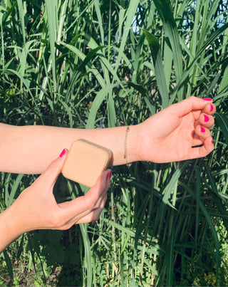 Skonsamt bronzing body lotion bar med bacurismör och eko-glitter Auna - 3