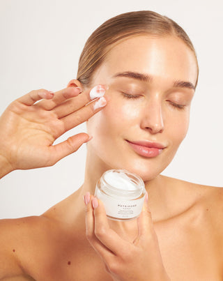 Utjämnande och uppstramande nattkräm med hyaluronsyra Nutridome - 3