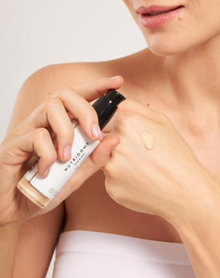 Lätt ansiktsfoundation med bra täckning, mattande 12 timmar för porslinshud 01 ivory Nutridome - 2