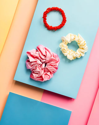 Set med hårelastik av 100% naturligt silke - rosa, kräm, röd Twisty 3 st. - 4