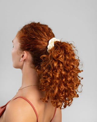 Set med hårelastik av 100% naturligt silke - rosa, kräm, röd Twisty 3 st. - 2