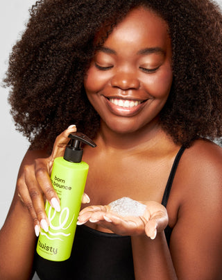 Twisty fuktgivande schampo för lockigt hår med urea och mjölksyra