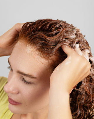 Twisty fuktgivande schampo för lockigt hår med urea och mjölksyra - 5