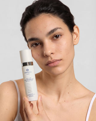 Nattserum som stödjer återuppbyggnad av aknebenägen hud Anti-Acne Orphica Clinic 50 ml - 3