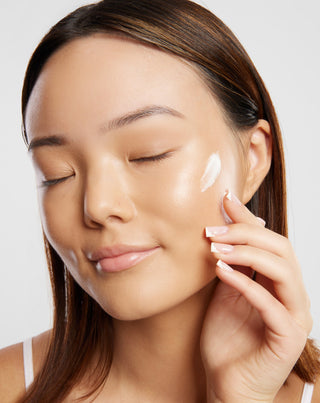 Fuktgivande nattkräm med kakaosmör tsubaki olja och aloe Uddo - 2