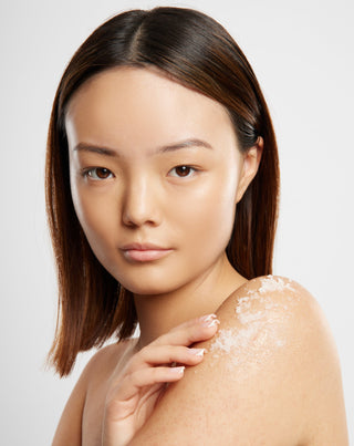 Sockerkroppsskrubb med macadamiaolja, sheasmör och avokadoolja Uddo - 2