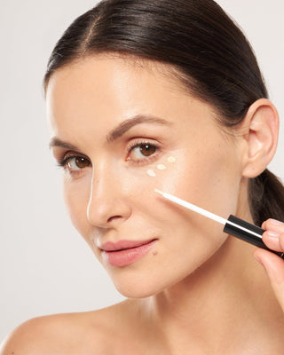 Nutridome-täckande ögonconcealer med C-vitamin för imperfektioner för ljus hy - 4
