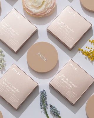 Illuminerande och utjämnande pudermist för en sammetslen finish 13 gyllene beige Paese