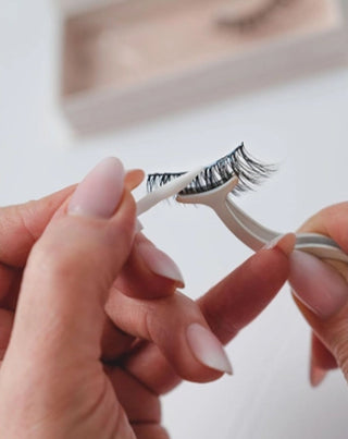 Lösögonfransar på en 2D-remsa för upprepad användning, naturlig effekt Extraordinär docka Bamm!Lashes