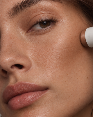 Makeup- och konturset för ansiktet: bronzer, rouge och highlighter i stift Nutridome