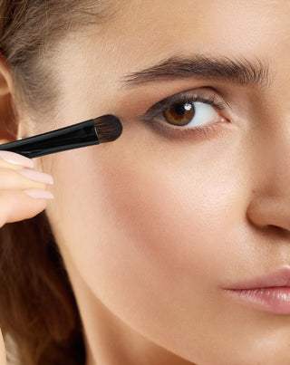 Ögonskuggsborste med platta, rundade Nutridome syntetiska borst - 2