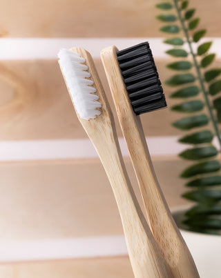 Tandborste av bambu med vita nylonborste lämplig för veganer Smilebite