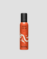Wave me up Twisty lockfixerande mousse för lockigt hår utan att tynga ner det