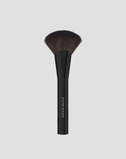 Multifunktionell borste för bronzer, rouge och highlighter.