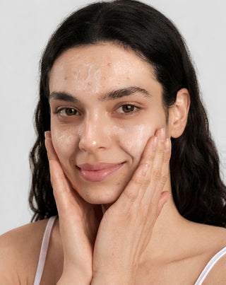 Ansiktspeeling för aknebenägen hud med niacinamid, panthenol, BHA och mikrokorn Anti-Acne Orphica Clinic
